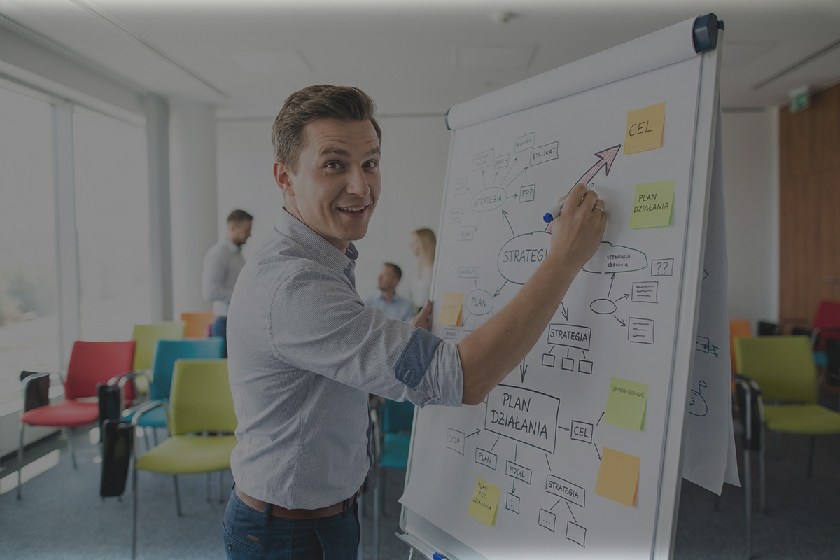 Uczestnicy profesjonalnego szkolenia w ProjektEdu Olsztyn. Praktyczna nauka zawodu.